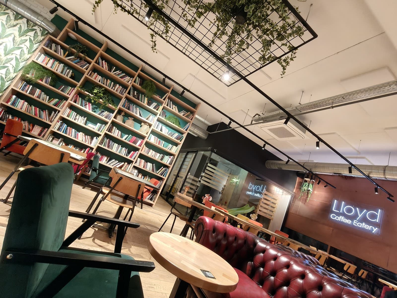 Lloyd Coffee Eatery: Trendy Coffee Shop in Luxembourg City - 11