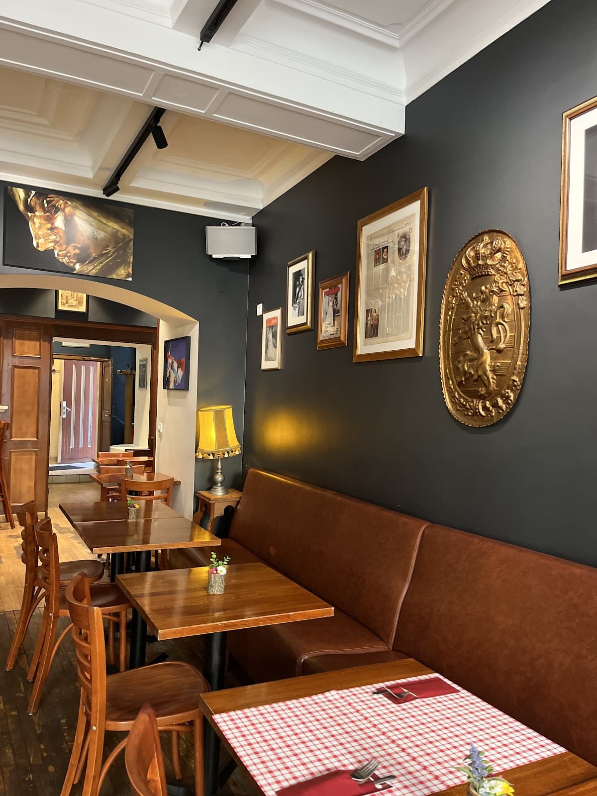 Period bistro ambiance at Bistrot de la Presse - 14