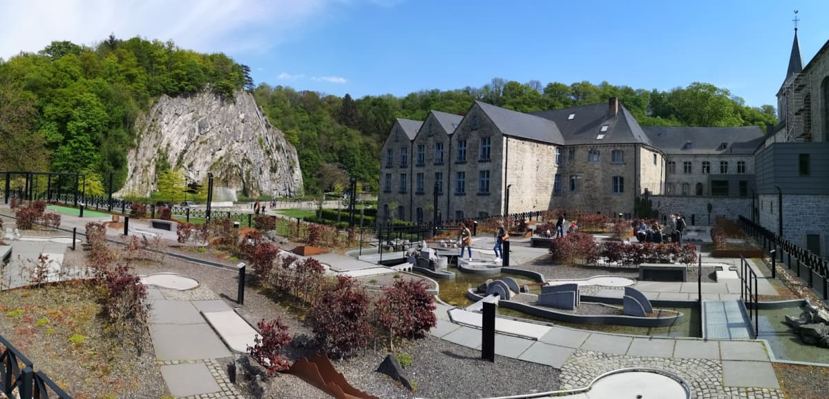 The smallest city in the world - 10