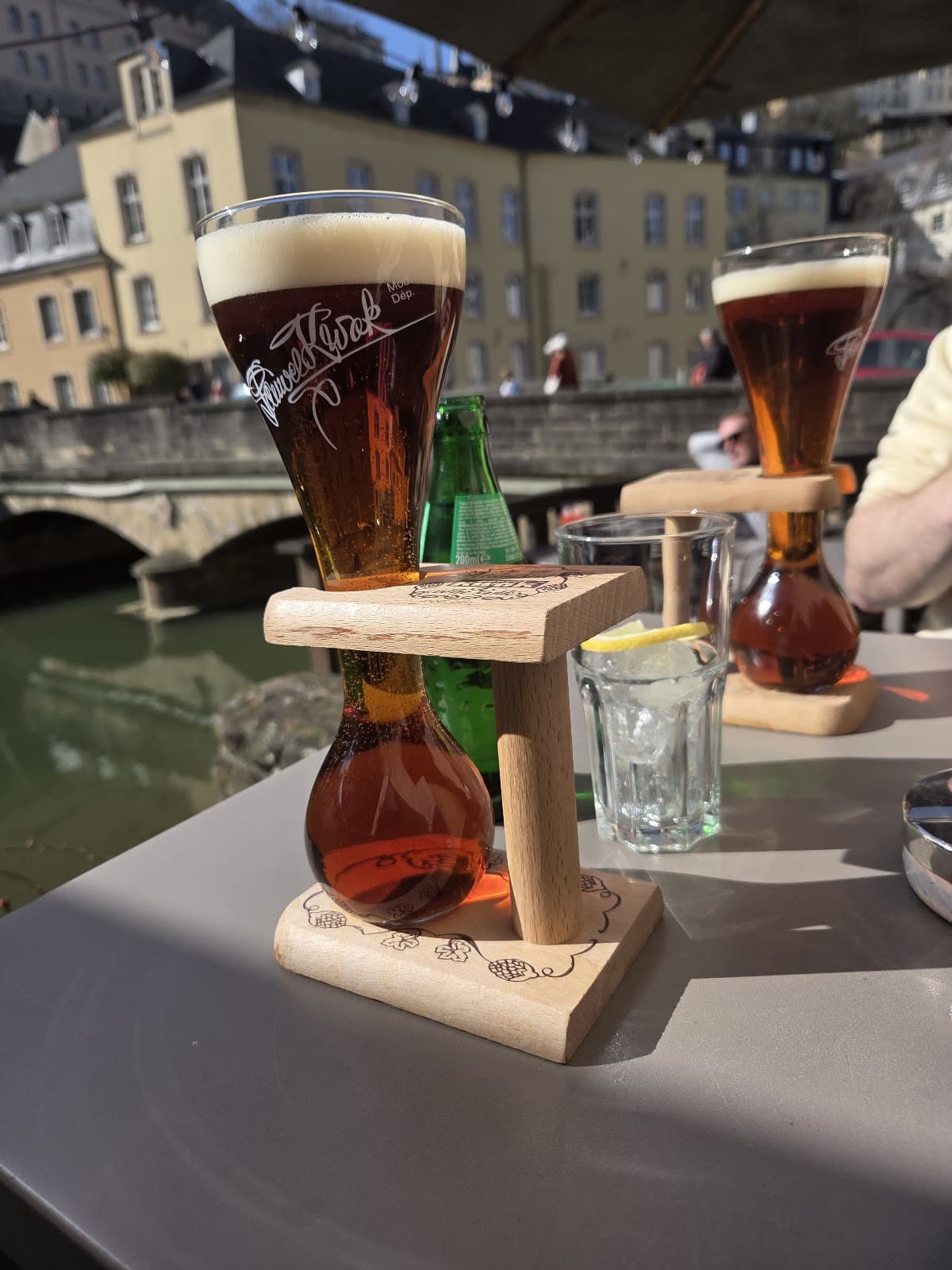 Au bord de l'eau - 10