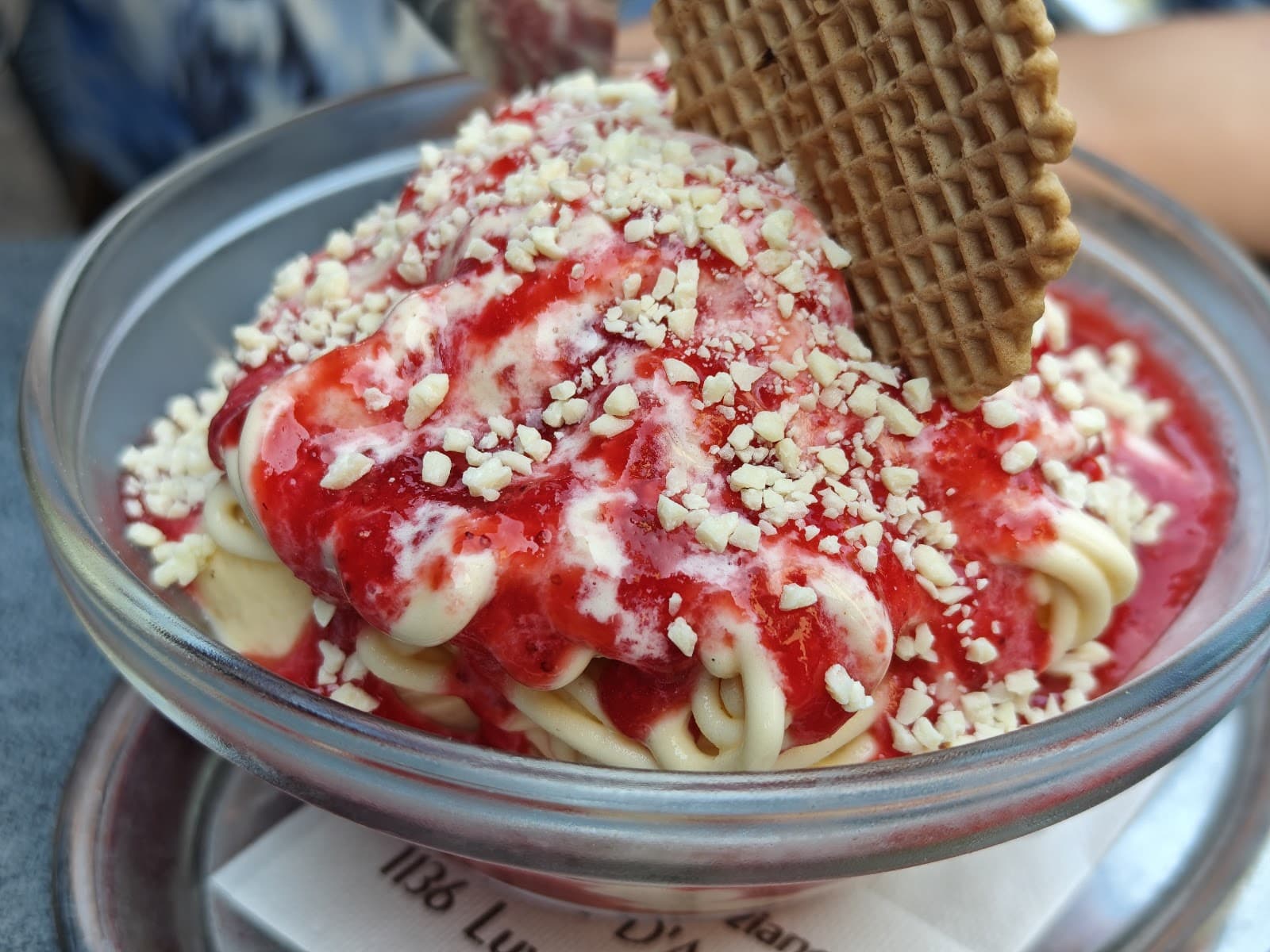 An ice cream to eat in! 1,2,3,4 balls, so many ! - 6