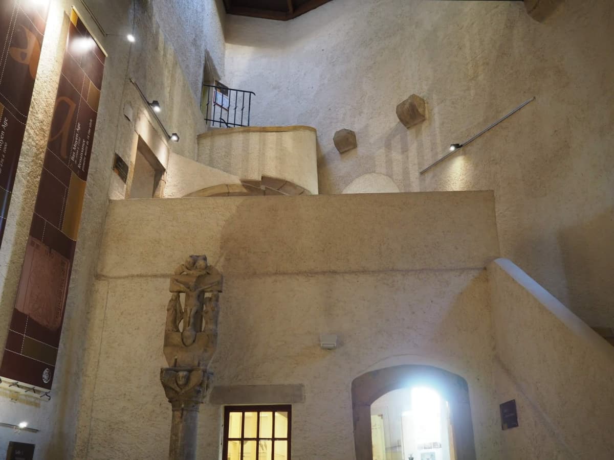 A tower, a museum or a dungeon? - 4