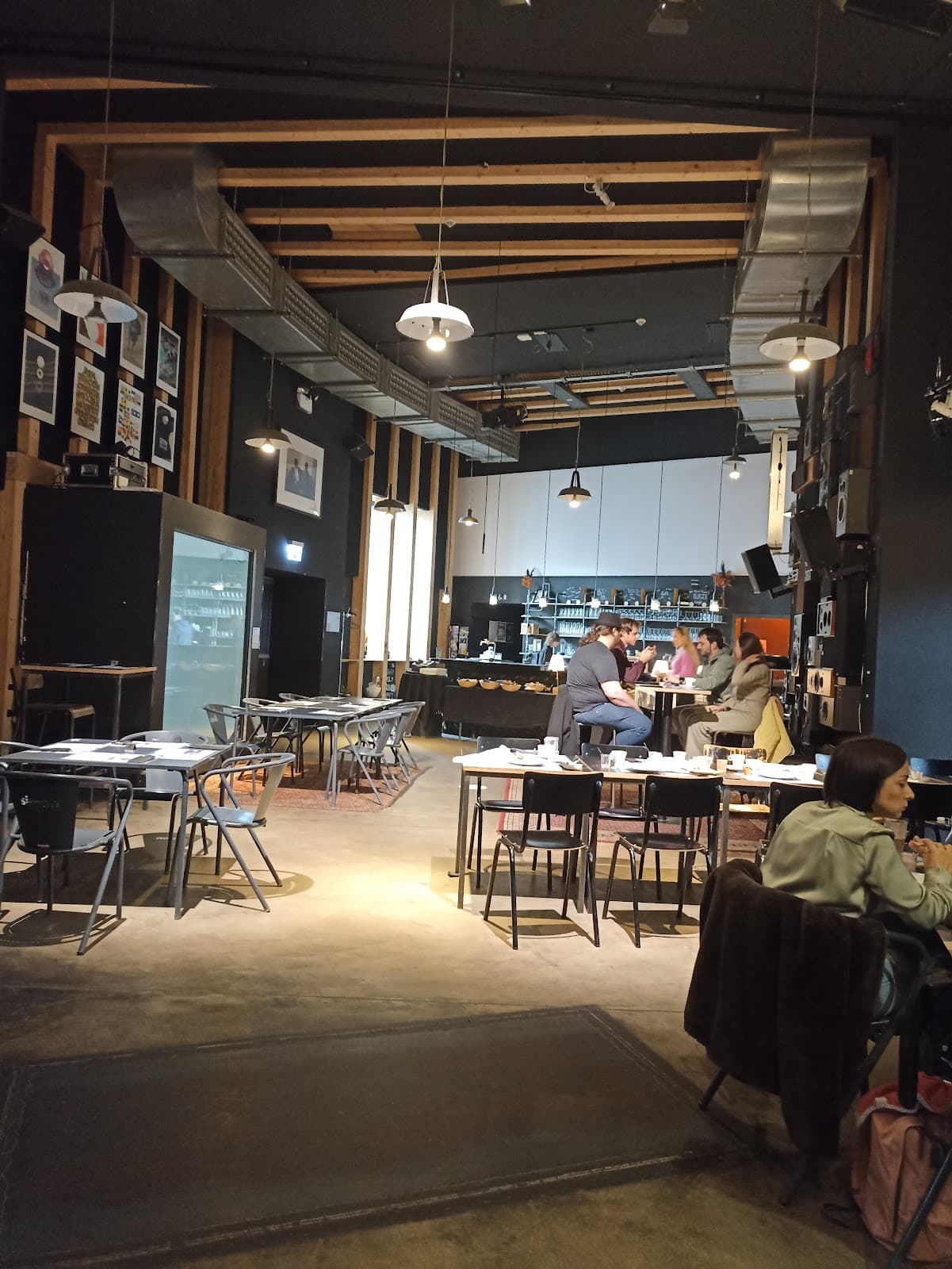 La Buvette des Rotondes: the liveliest spot in the Gare district - 4