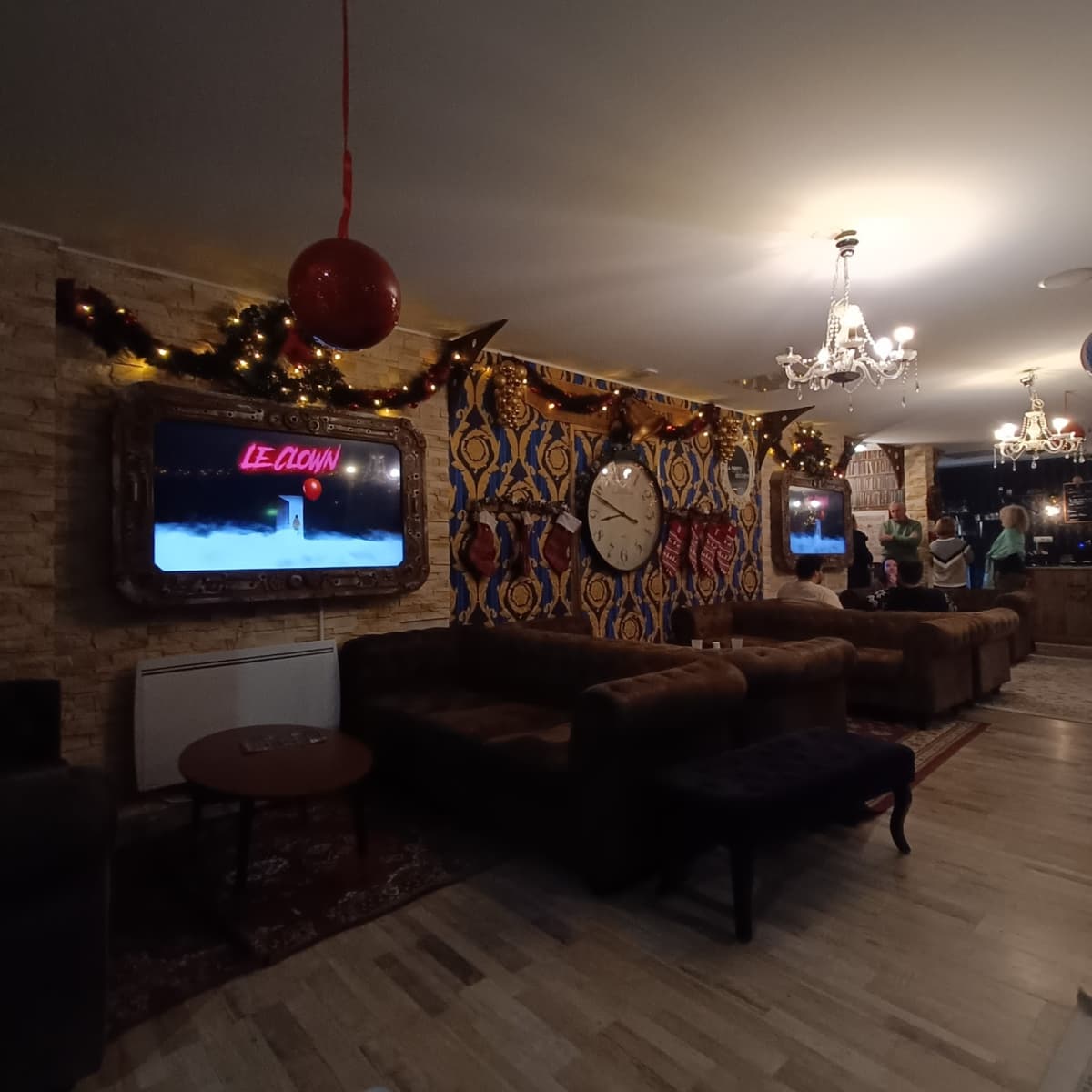 8 rooms 8 atmospheres - 10