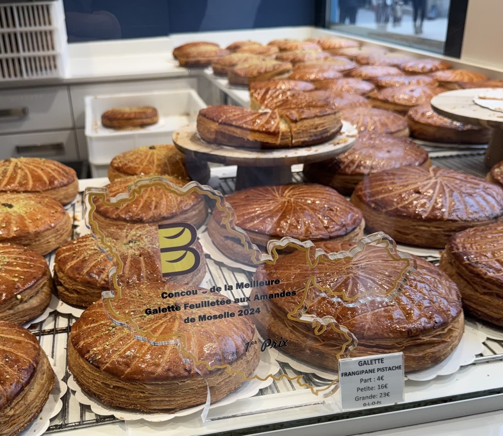 Café & Croissant - 7