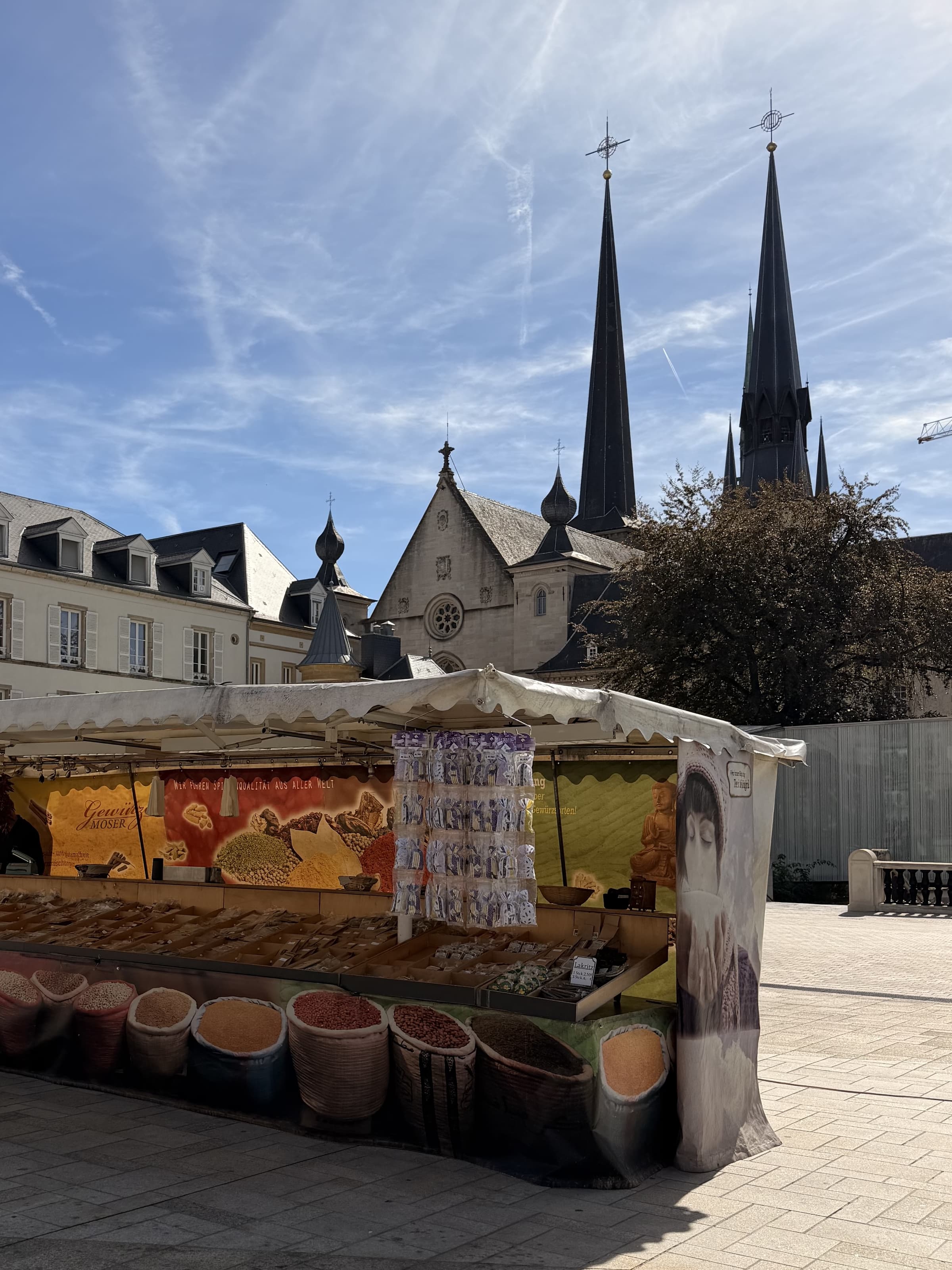 Come stroll around the markets in the heart of the capital - 2