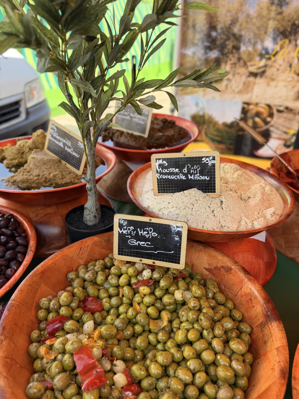 Come stroll around the markets in the heart of the capital - 3