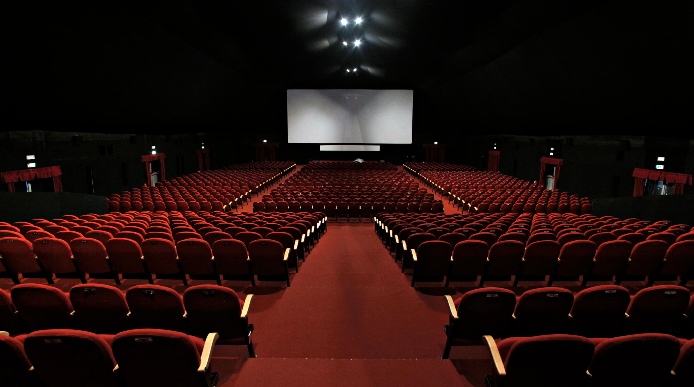 Theatre at the Castle - Un monde Idéal