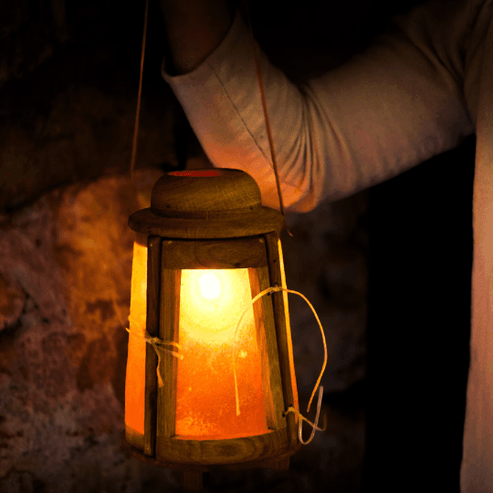 Guided night tour by medieval lantern