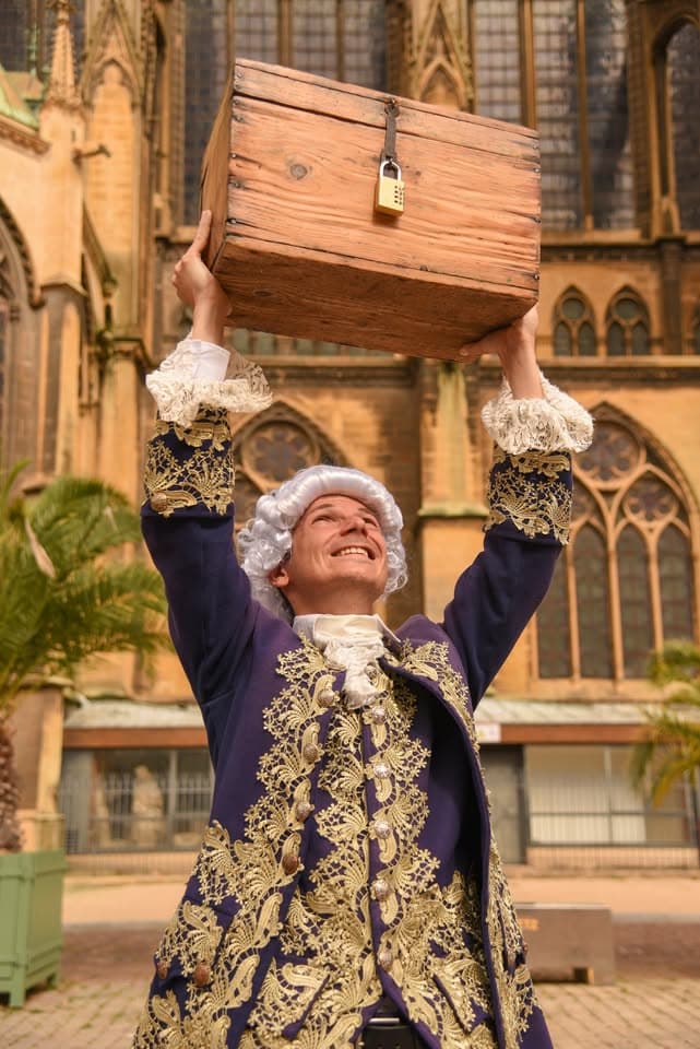 Urban Escape Game - The Disappeared Gift of Louis XV