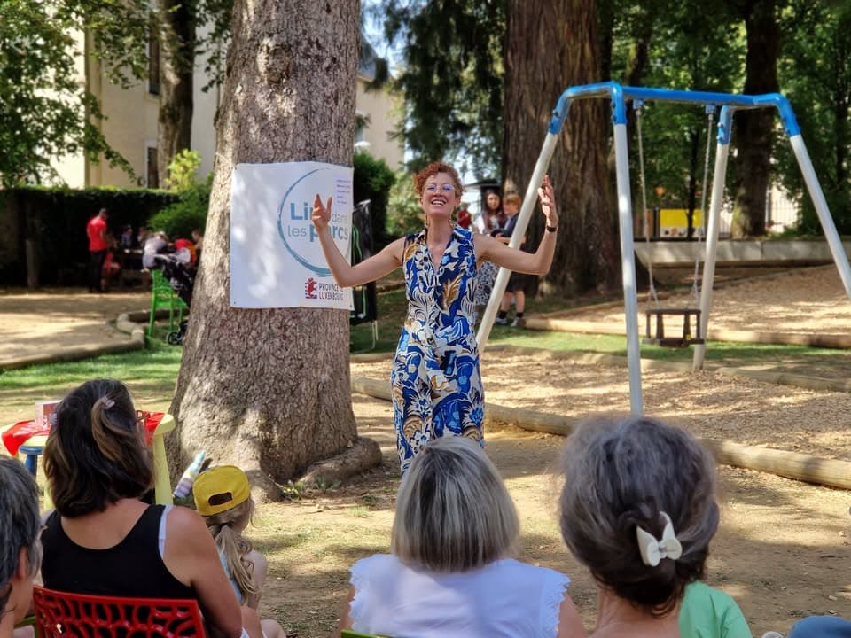 Delphine raCONTE - Reading in the Parks August
