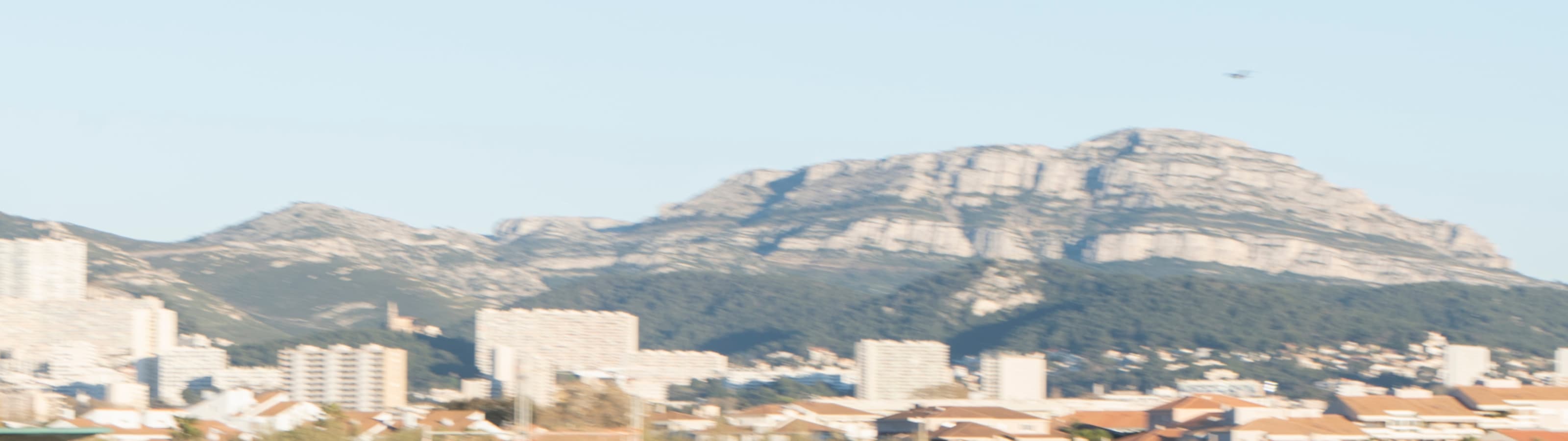 Pas ici, mais là-bas