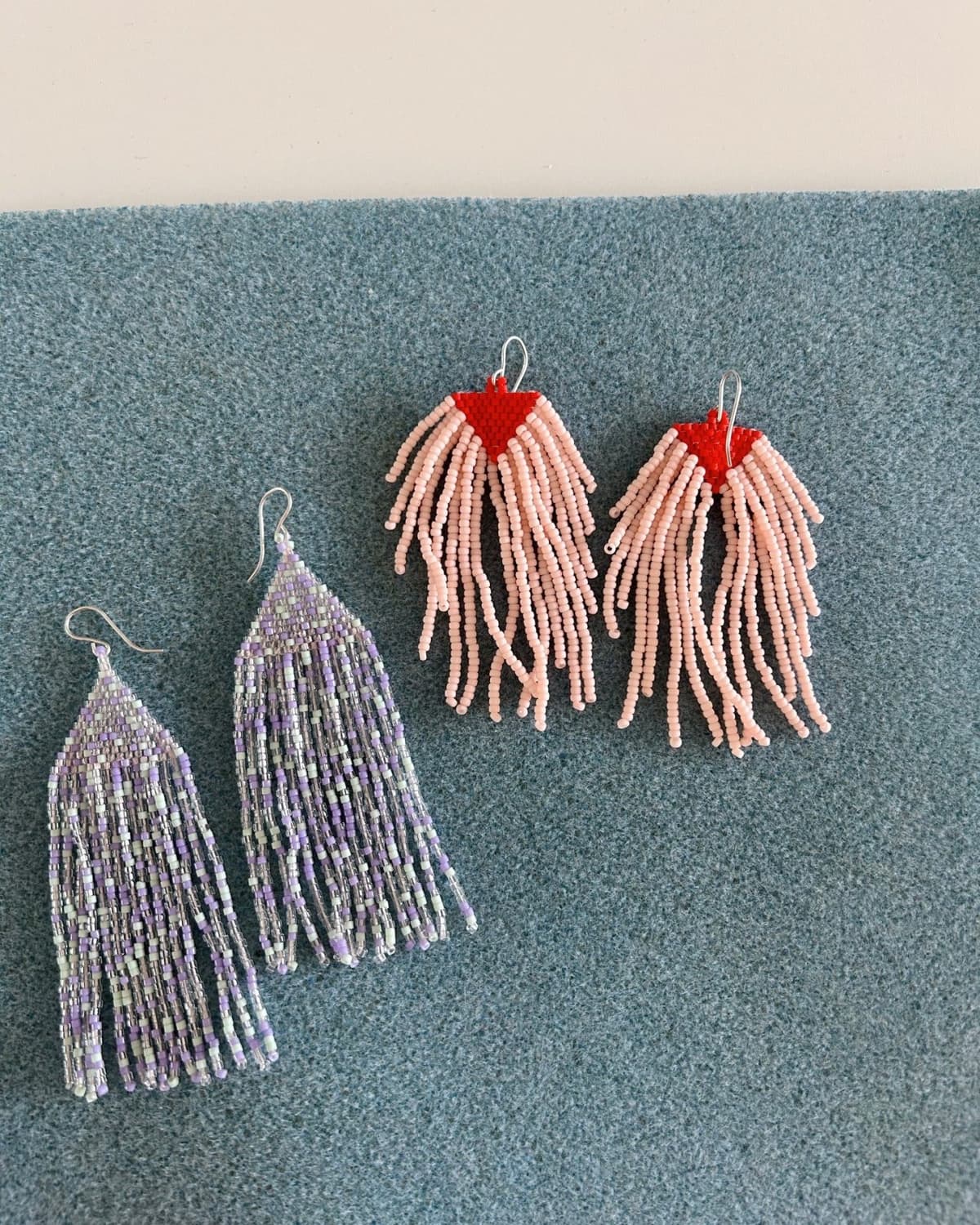 Museum Break : Boucles d’oreilles tissées à franges
