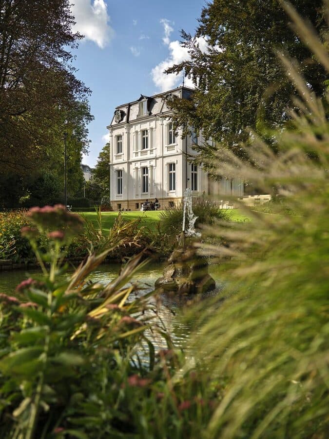 Villa Plage : Summer Flow in the Park
