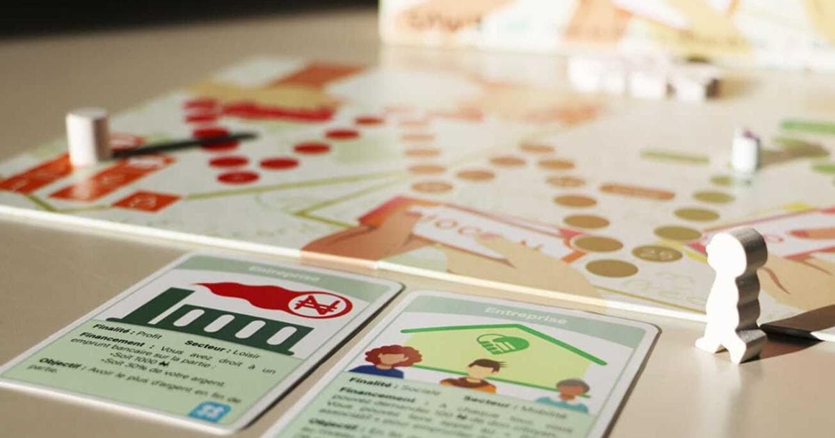 Play the board game « Economia »