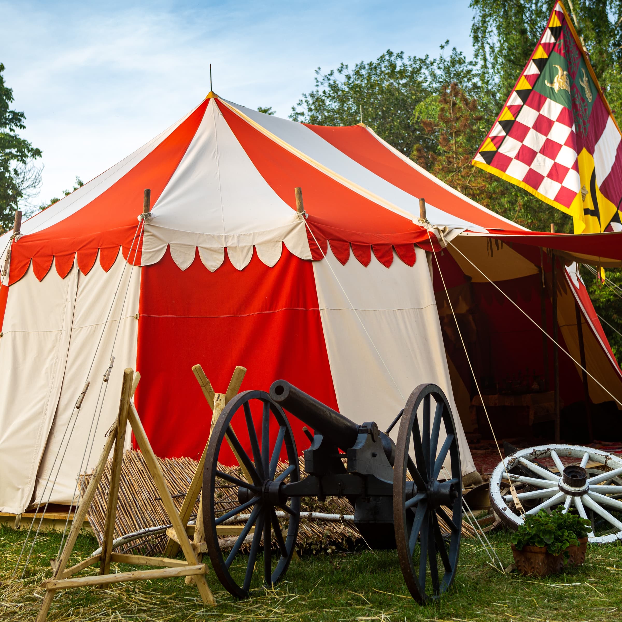 Summer will be buzzing with the Estivales du Château!