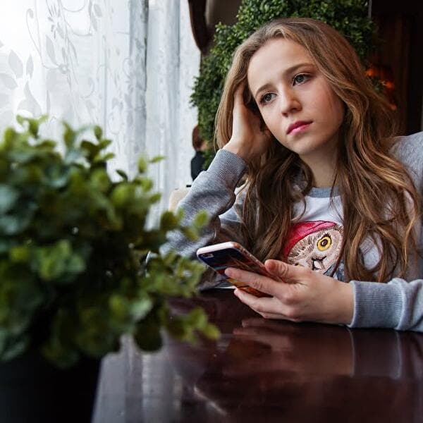 Regard sur les besoins émotionnels de l’adolescent