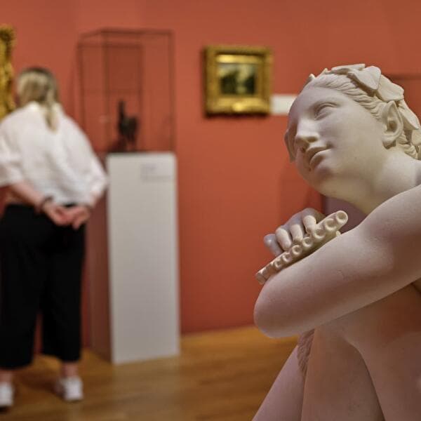 Regular guided tour: A walk through art