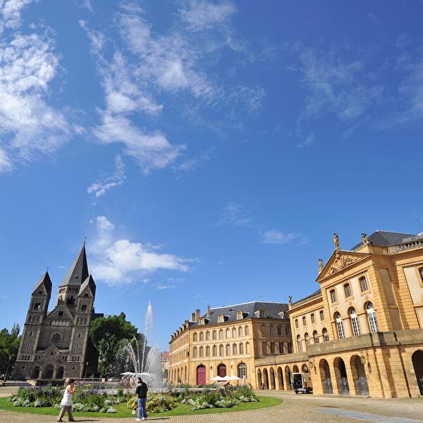 Guided Tour of Metz: From the Cathedral to the Place de la Comédie – Bilingual French/English Tour
