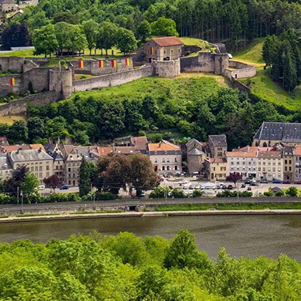 Exposition de cartes postales et faïenceries anciennes