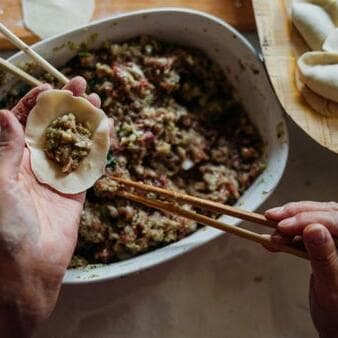 Atelier de raviolis chinois maison — pliez, cuisinez et dégustez !