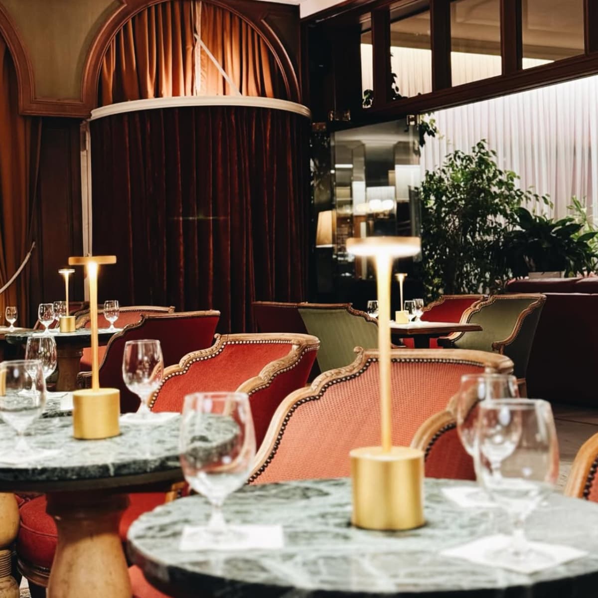 Trianon à Luxembourg : un bar à cocktails vintage au charme intemporel - 1