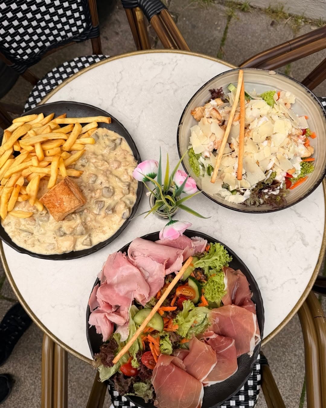 Period bistro ambiance at Bistrot de la Presse - 7