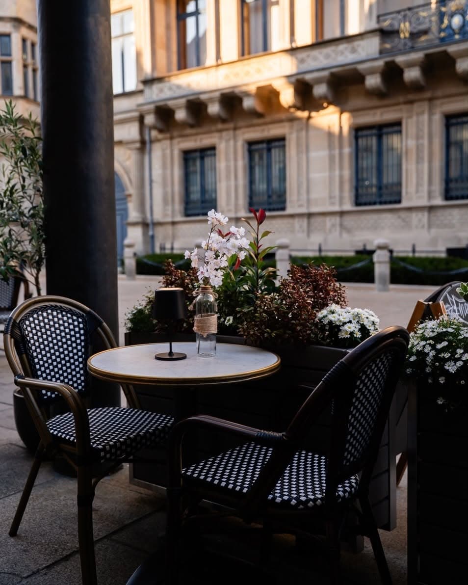 Period bistro ambiance at Bistrot de la Presse - 5