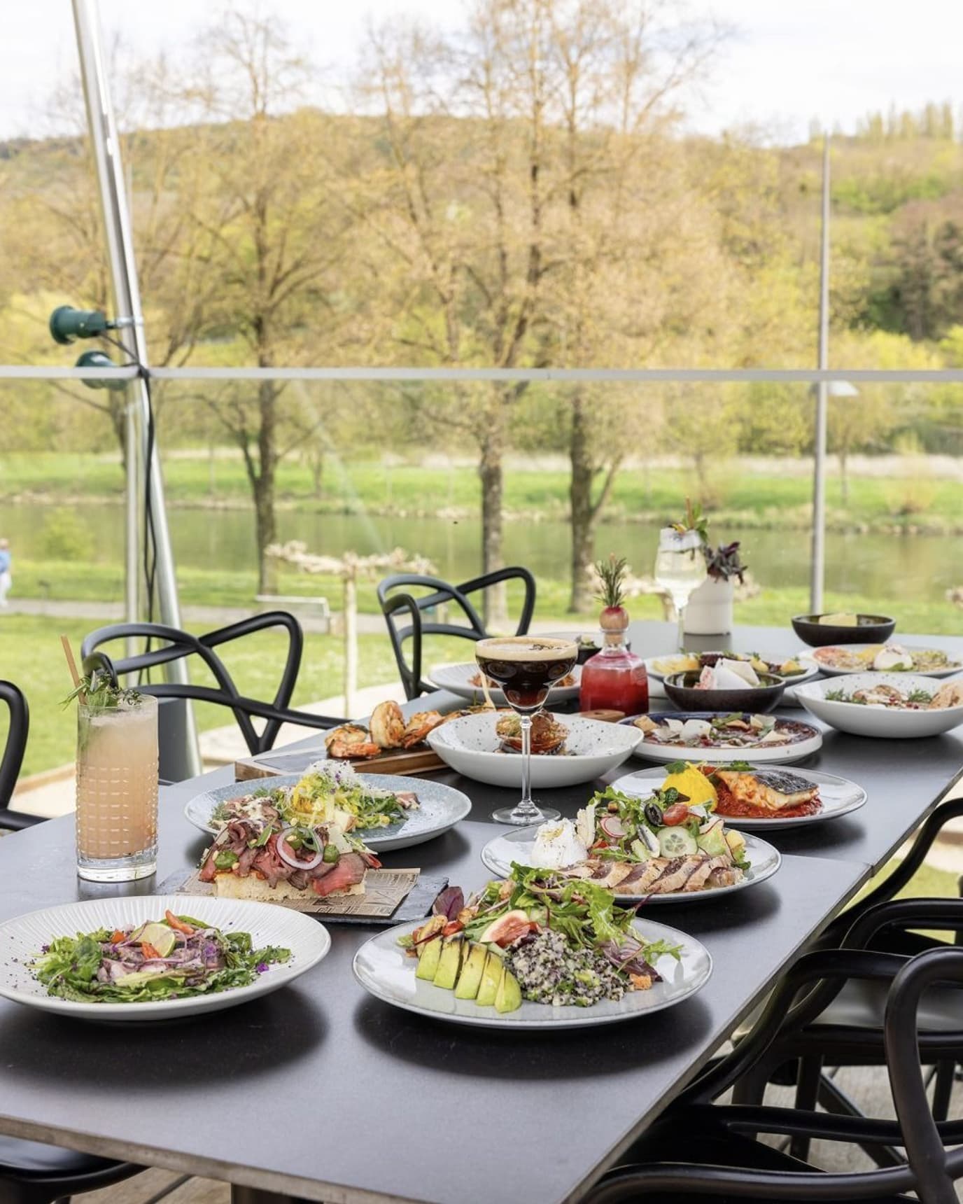 Bistro Quai: a terrace between vineyards and river - 2