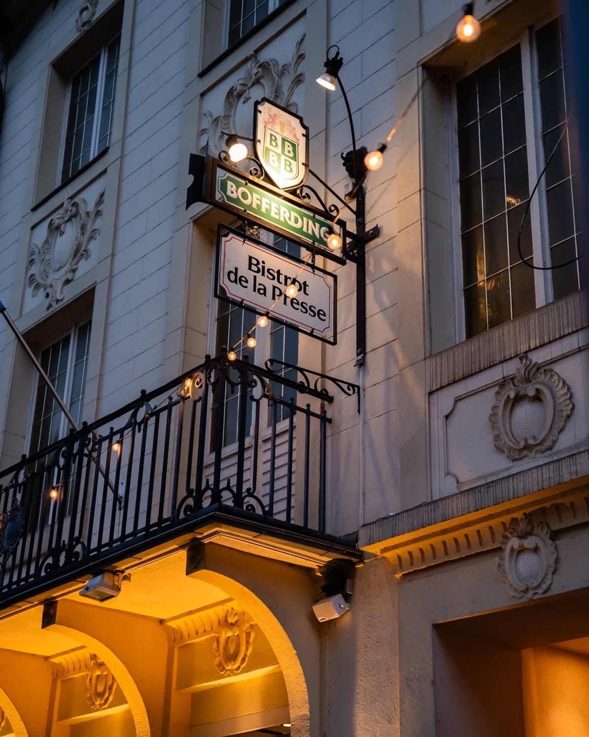 Period bistro ambiance at Bistrot de la Presse - 8