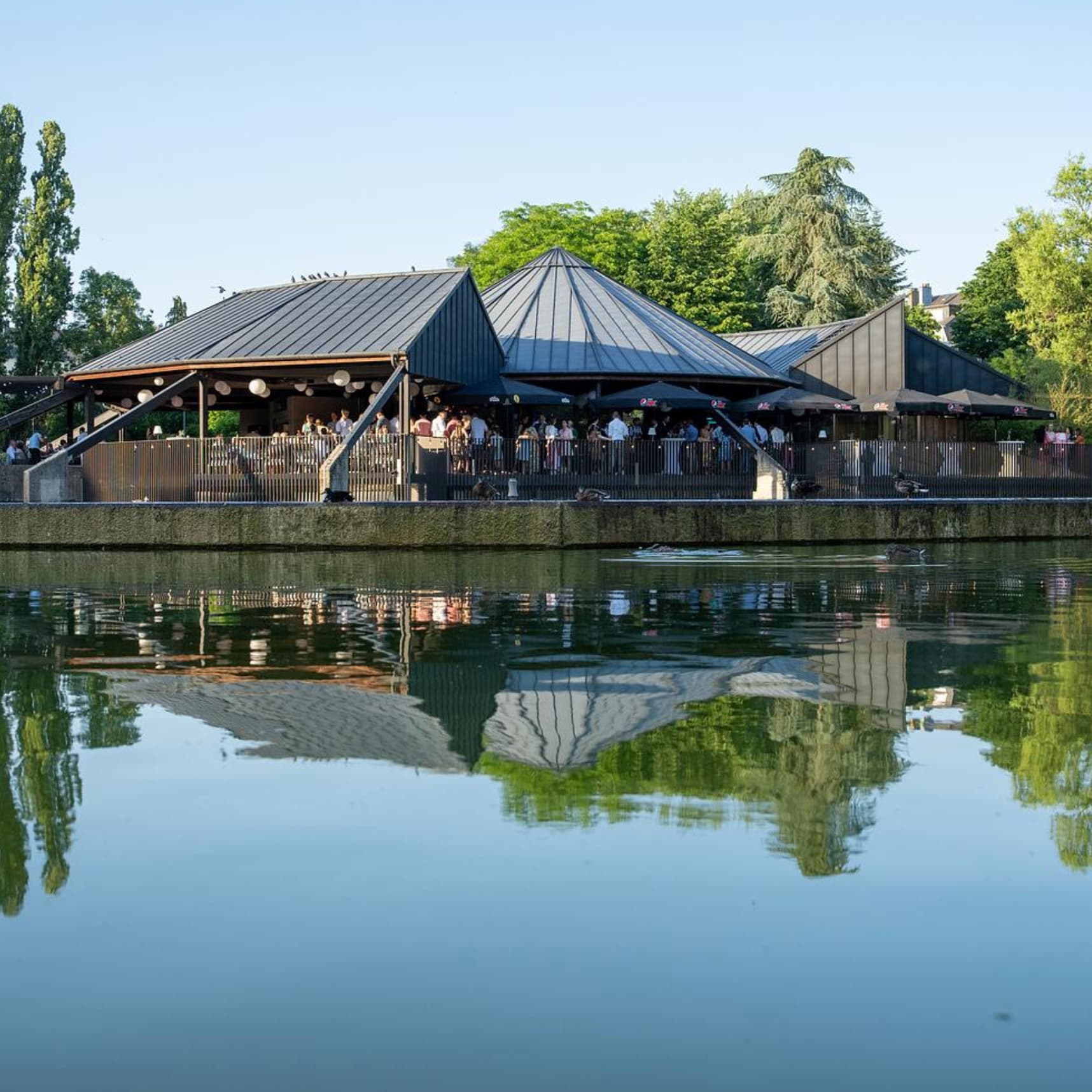 Le Pavillon, restaurant by the water in the Parc de Merl - 1