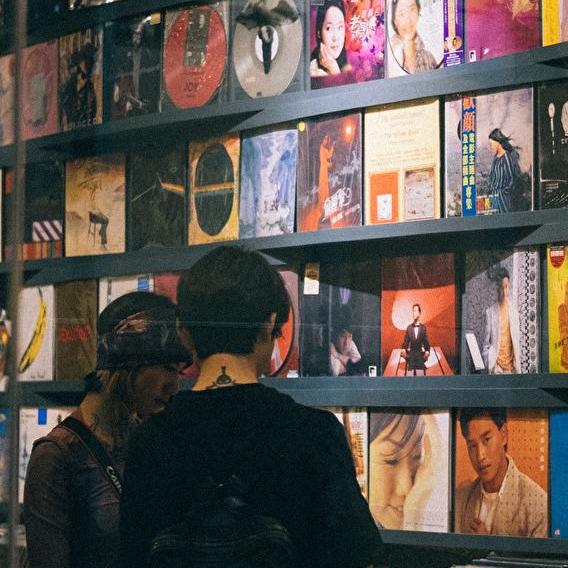 Congés annulés: vide-disques & merch-o-rama