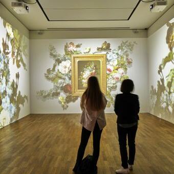 Regular guided tour: A stroll through art