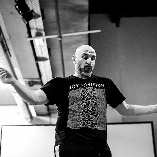 Danse  55+ Movers avec Yuval Pick