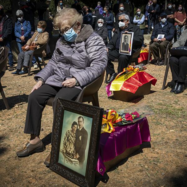 Eva Mányez : El Paredón de España